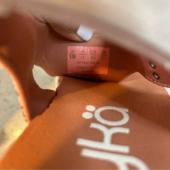 Ryka Pearlized Adjustable T strap Sandal​​​​ - Picture 3 of 8